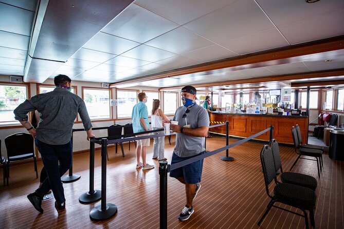 Chicago River 90-Minute Architecture Tour - Comfort details onboard: restrooms, bar options, and motion ease