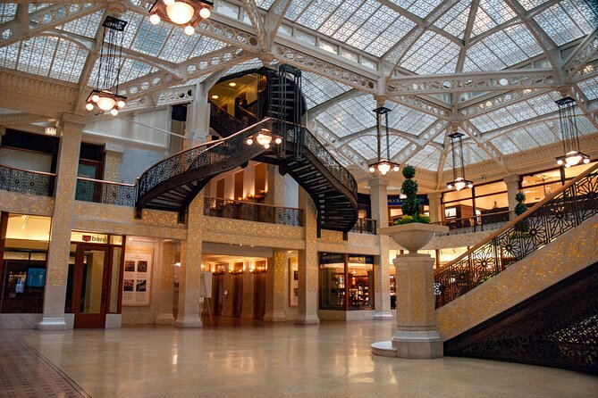 Chicago's Secret Interiors Architectural Walking Tour - Stop 3: Union Station’s Beaux-Arts facade and Great Hall skylight