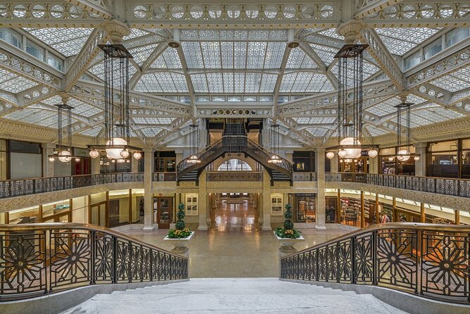 Chicago's Secret Interiors Architectural Walking Tour - Starting at Union Station, then stepping into the Loop