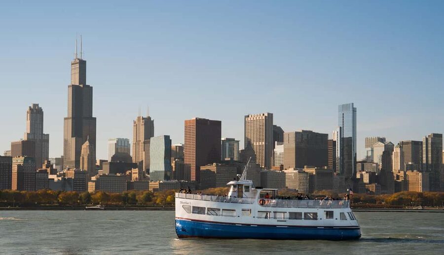 Chicago: Shoreline Lake Michigan Skyline Cruise - Field Museum area: the views you miss from land