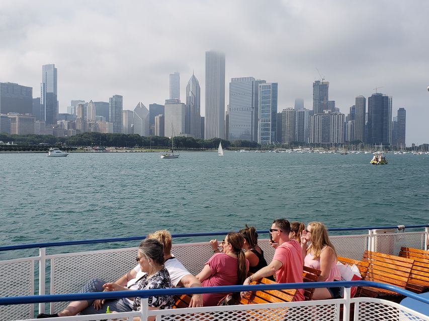 Chicago: Shoreline Lake Michigan Skyline Cruise - Audio commentary: the difference between scenery and understanding