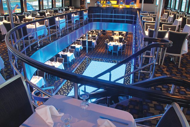 Chicago Signature Dinner Cruise on Lake Michigan - DJ Music and the Dance Floor Energy
