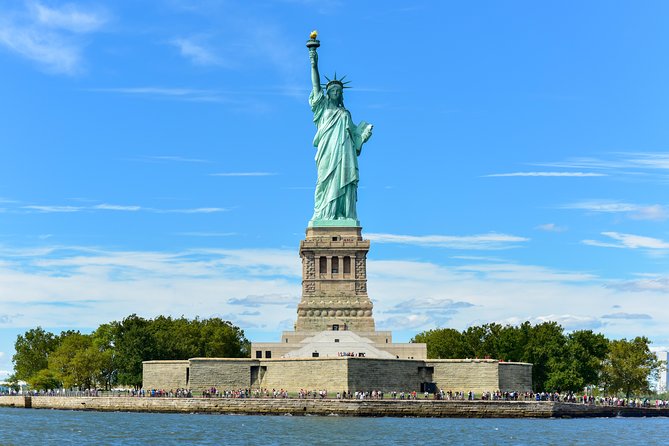 Circle Line: 1.5hr - New York City Landmarks Cruise - From Pier 83 to the Harbor, you start seeing the city differently