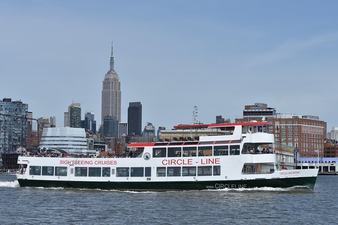 Circle Line: 1.5hr - New York City Landmarks Cruise - Governors Island area views: former military grounds turned public park