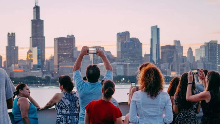 City Cruises Chicago: Premier Lunch or Dinner Cruise - What the 2 to 3 hour cruise feels like in real time