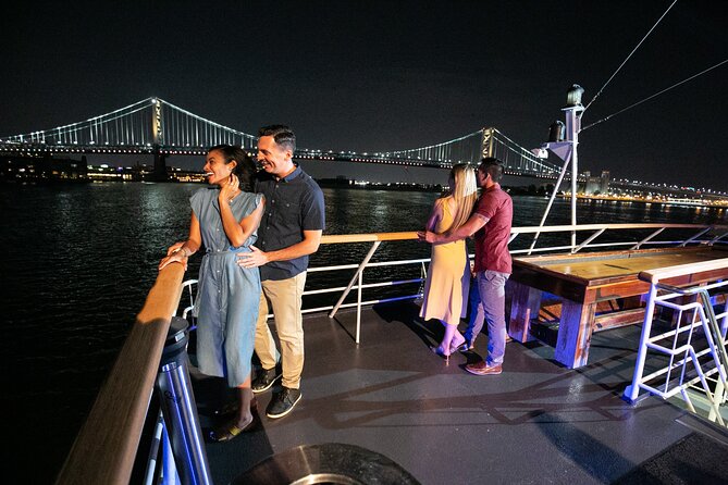 City Cruises Philadelphia: Signature Dinner Cruise with Buffet - Getting to Penn’s Landing and boarding early