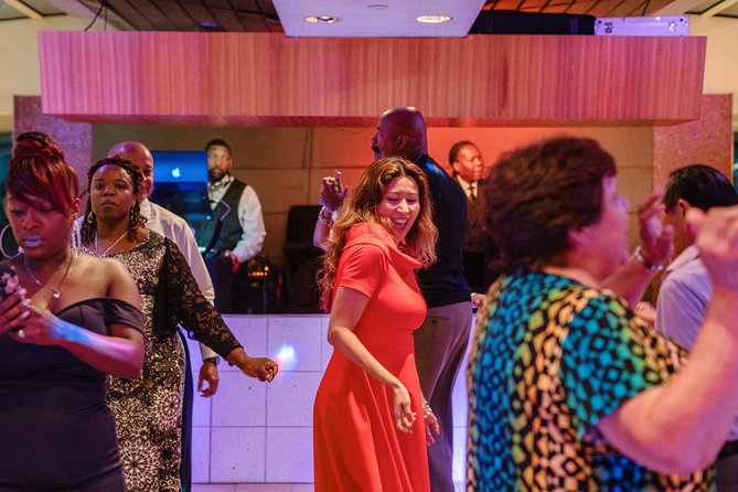 City Cruises Washington DC: Premier Dinner Cruise - Music and dancing: what the onboard DJ vibe feels like