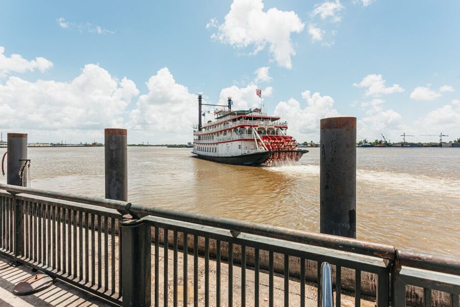 City Sightseeing New Orleans HOHO Bus Tour & Bookable Extras - French Quarter hits: Jackson Square, St. Louis Cathedral, and beignets