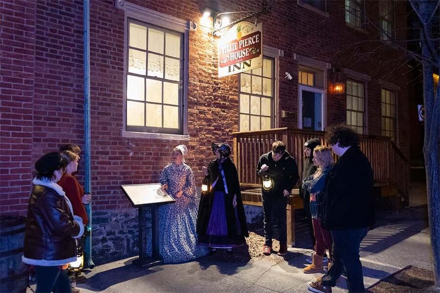 Civil War Ghosts: Echoes of the Fallen Gettysburg Ghost Tour - Guides and storytelling: the biggest value driver