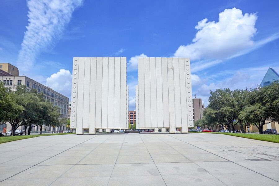 Dallas: JFK Assassination and Sixth Floor Museum Tour - The controversy and conspiracy part: clear, balanced, and not chaotic