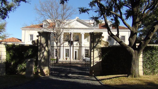 Dallas sightseeing tour - Small-group comfort from 646 Main St
