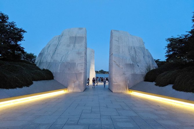 DC Memorials Night Tour: Glass-Roof Convertible Upgrade Option - Lincoln, Korean War Veterans, and the Vietnam Veterans Memorial Cluster