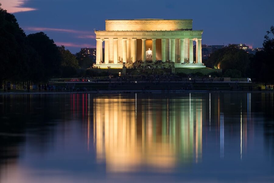 DC: Monuments & Memorials Sunset Tour by Open-top Bus - National Mall highlights: Washington Monument and Capitol dome views