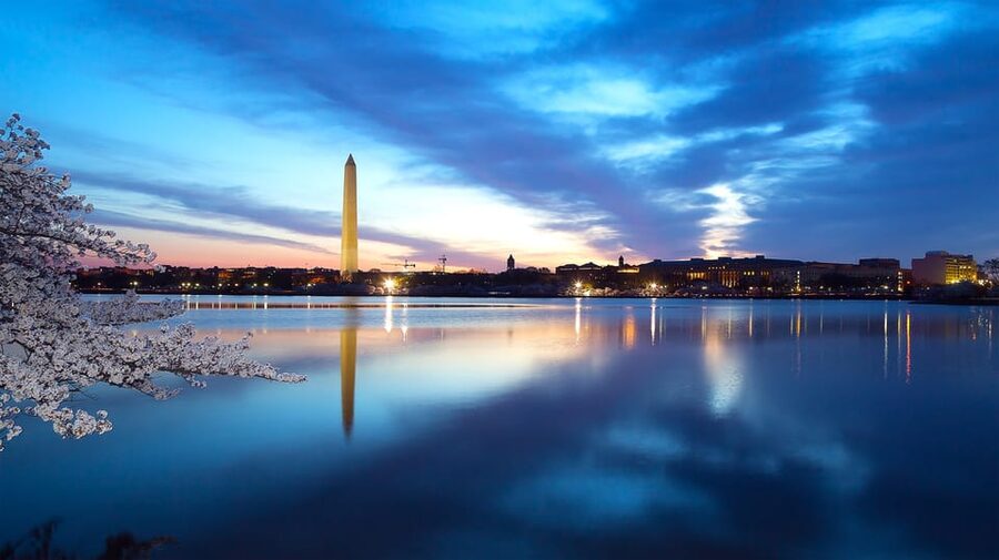 DC: Monuments & Memorials Sunset Tour by Open-top Bus - Tidal Basin memorials: MLK and FDR in a single loop