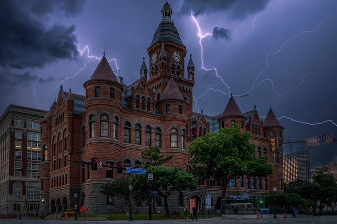 Deadly Dallas Ghost Tours: Blood, Bones, and Burials - Stop Two: Dallas Courthouse as a Haunted Hotspot