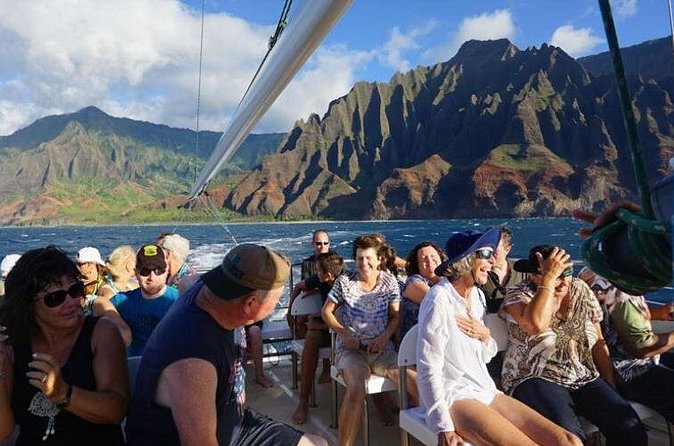 Deluxe Na Pali Sunset Tour on the Lucky Lady - Seasickness, rough water, and who should think twice