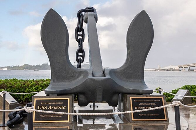 Deluxe Pearl Harbor USS Arizona Memorial and Honolulu City Tour - Honolulu by van: Iolani Palace, State Capitol, Kamehameha, and more