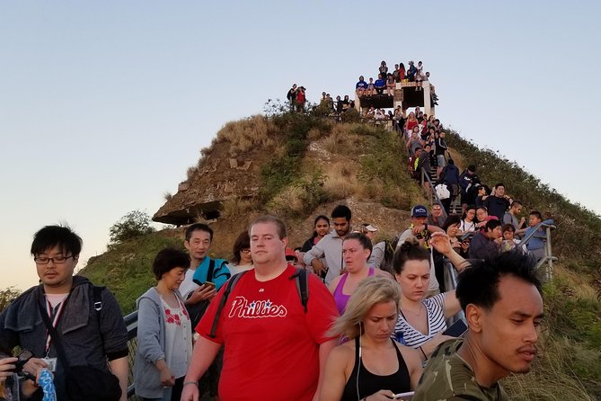 Diamond Head Crater - What you pass on the way up: volcanic history and tunnels