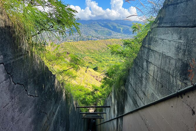 Diamond Head Hiking and Oahu Island Experience feat. North Shore - Entering Diamond Head at sunrise timing (and why the start is so smart)