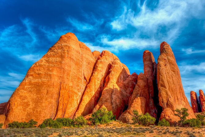 Discover The Best Of Moab In A Day: Arches Canyonlands Dead Horse - The Windows section: short hike energy with major payoff