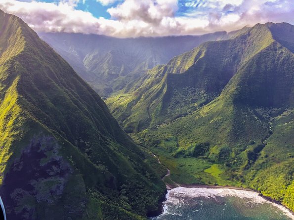 Doors Off West Maui and Molokai 45 minute Helicopter Tour - Phone-only photo rules, no loose items, and how to prep for great shots