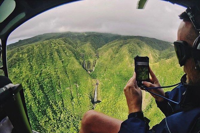 Doors Off West Maui and Molokai 45 minute Helicopter Tour - Seats, height comfort, and the age rule for the edge/outside positions