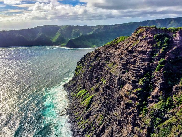 Doors Off West Maui and Molokai 45 minute Helicopter Tour - Pilot-guide style and why the small group matters