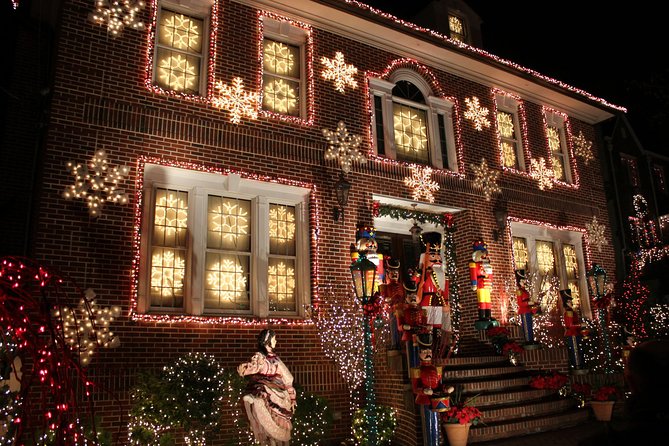 Dyker Heights Brooklyn Christmas Lights Tour - How Timing, Weather, and Group Size Shape the Experience