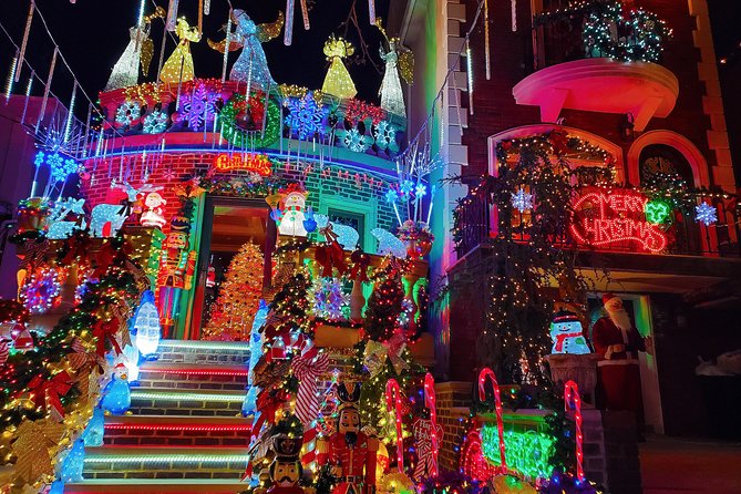 Dyker Heights Christmas Lights Guided Tour - Brooklyn Heights for the Brooklyn Bridge and Manhattan skyline