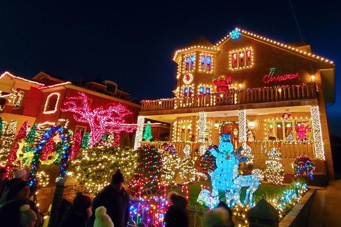 Dyker Heights Christmas Lights Guided Tour - 4:15 pm from Midtown to Bryant Park: the flow of your evening