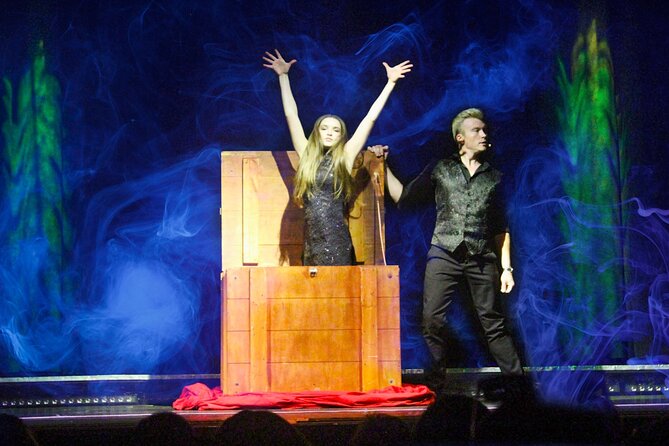 Escape Reality Branson Magic Dinner Show - What Happens in the Escape Reality Magic Show (and When You Might Get Called Up)