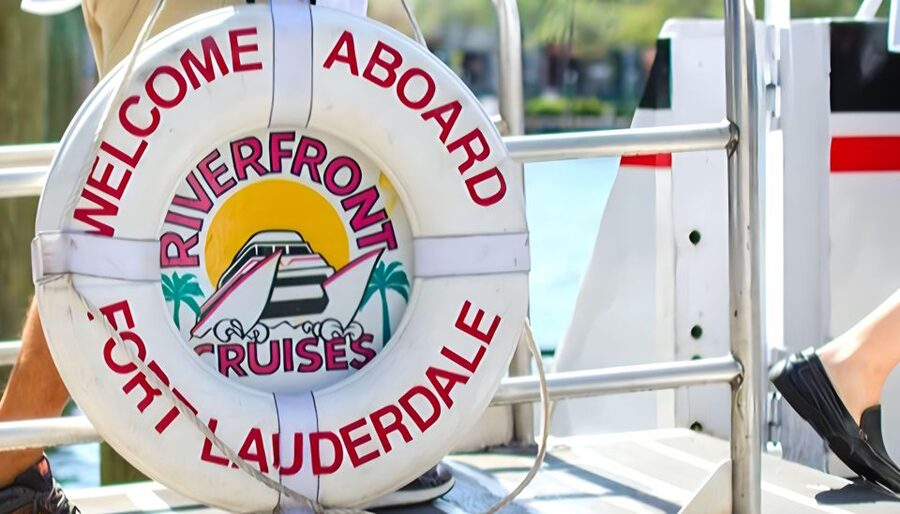 Fort Lauderdale: Millionaire's Row Cruise with Drinks - Las Olas Isles: a different view of Fort Lauderdale