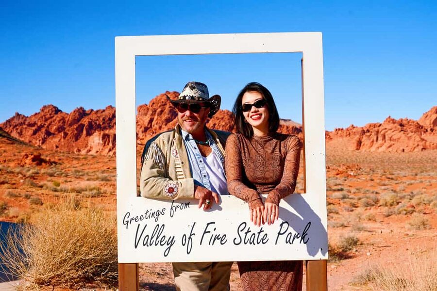From Las Vegas: Valley of Fire State Park Guided Day Tour - Elephant Rock short hike: the quick effort that pays off