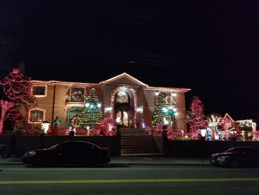From Manhattan: 4-Hour Brooklyn Christmas Magic Tour - Back through Manhattan: passing sights that bookend your night