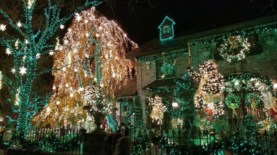 From Manhattan: 4-Hour Brooklyn Christmas Magic Tour - Comfort, rules, and what to bring so the night stays enjoyable