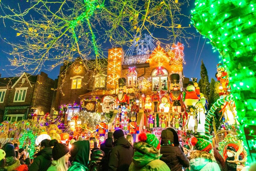 From Manhattan: 4-Hour Dyker Heights Holiday Lights Bus Tour - Key highlights