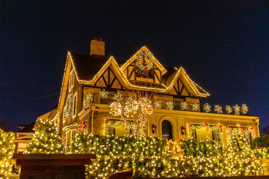 From Manhattan: 4-Hour Dyker Heights Holiday Lights Bus Tour - Finding the Tour at 566 10th Ave, then rolling to Brooklyn