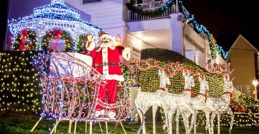 From Manhattan: Dyker Heights Lights & Skyline Tour - Dyker Heights Walking Tour: The Over-the-Top Part You Came For