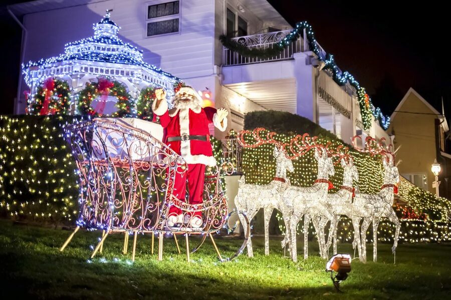 From Manhattan: Dyker Heights Lights & Skyline Tour - Value for $55: Why This Works Better Than DIY