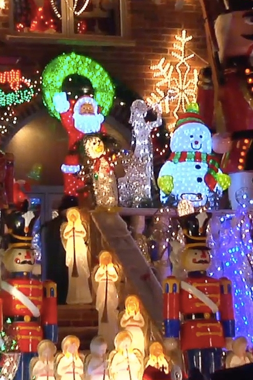 From Manhattan: Dyker Heights Lights & Skyline Tour - Comfort and Winter Smarts: What to Bring and What to Skip