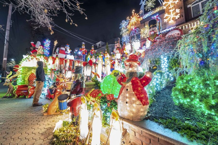 From Manhattan: Dyker Heights Lights & Skyline Tour - Who This Tour Fits Best, and Who Should Think Twice