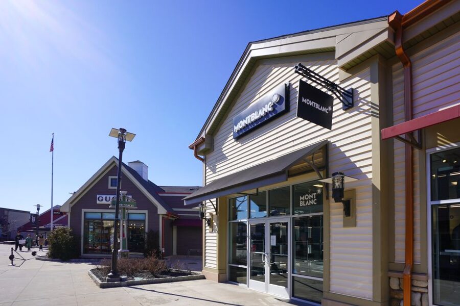 From NYC: Woodbury Common Premium Outlets Shopping Tour - VIP Discount e-Booklet: Small Tool, Real Impact