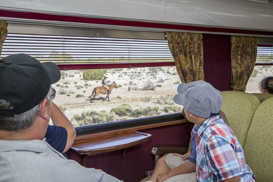 From Williams: Grand Canyon Railway Round-Trip Train Ticket - Onboard bar, snacks, and the food question