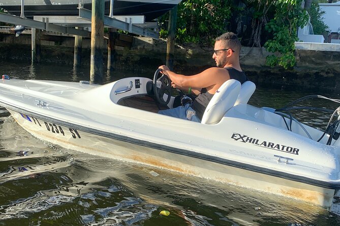 Ft. Lauderdale Mini Powerboat Rental. Canal, Yacht, Mansion Tour - Price and Value for a Fort Lauderdale Water Hour