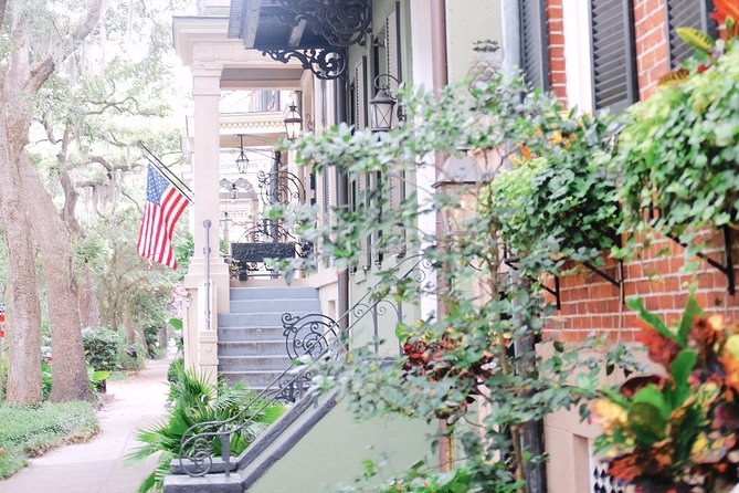 Genteel and Bard's Savannah History Walking Tour - Stop 5, Savannah Historic District and Jones Street: Architecture Up Close