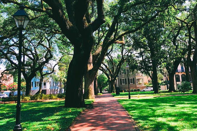 Genteel and Bard's Savannah History Walking Tour - Stop 6, Lafayette Square Finale: Girl Scouts, First Electricity, and Irish Heritage