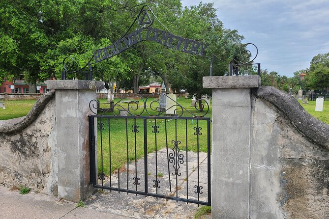 Ghost Tour of St. Augustine: The Original Haunted History Tour - Stop 2: St. George Street and the City Gates connection