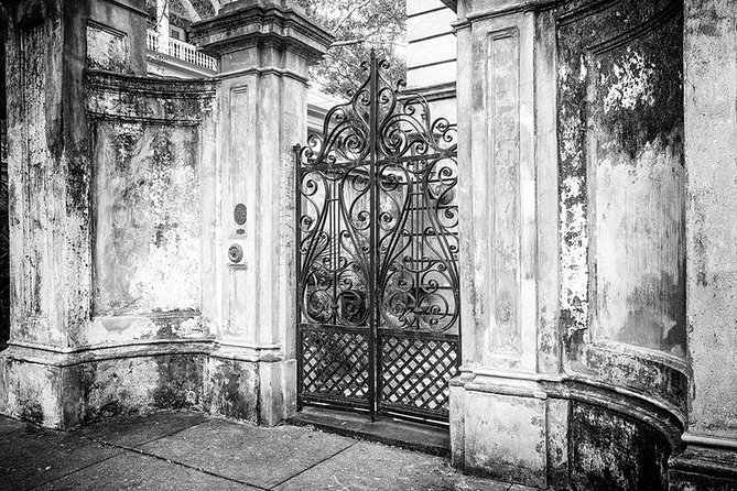 Ghosts of Charleston Night-Time Walking Tour with Unitarian Church Graveyard - Is it scary, or is it history with ghosts?