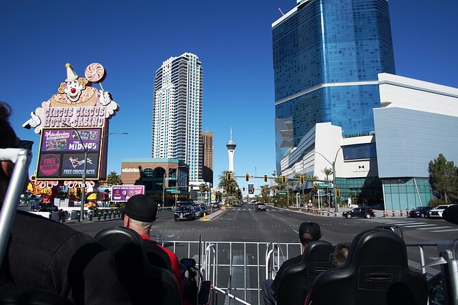 Giant Shopping Cart Limo Ride in Las Vegas - Best time to go: day chaos vs night glow