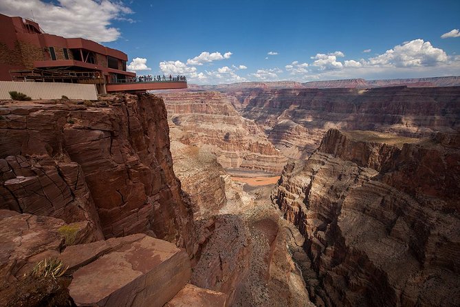 Grand Canyon Helicopter and Western Ranch Adventure Landing Tour - Where You Start in Las Vegas, and Why Timing Matters